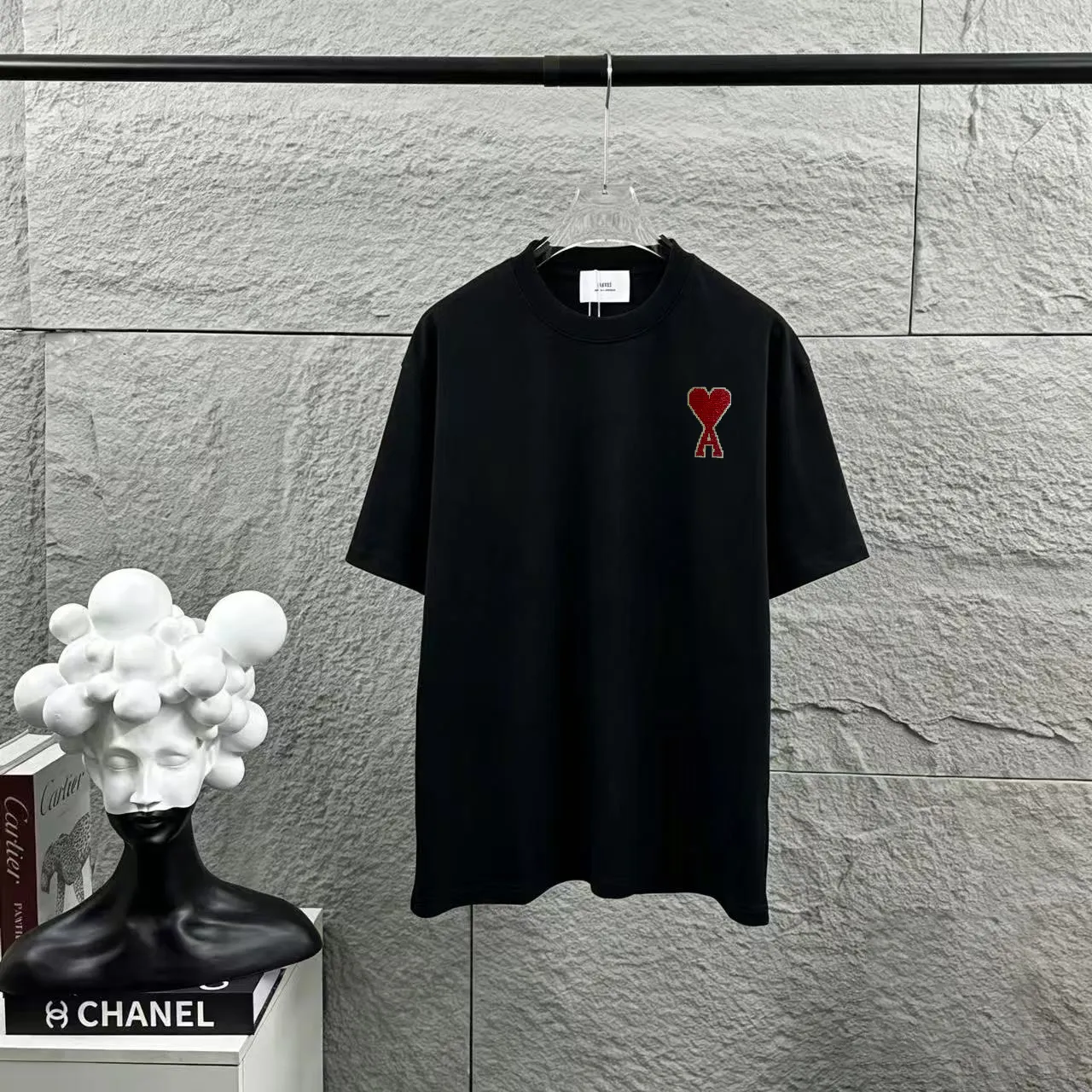 P85, Ami counter Same Style round neck short-sleeved T-shirt customized cotton fabric! Designed with brand logo leather tag! Strong three-dimensional effect! The overall highly breathable and soft texture is more prominent, and the full cotton texture induces extreme comfort. A must-have item for Premium people, complete with original accessories and accessories! Same Style for men and women! Color: Black White Size: S-xx L